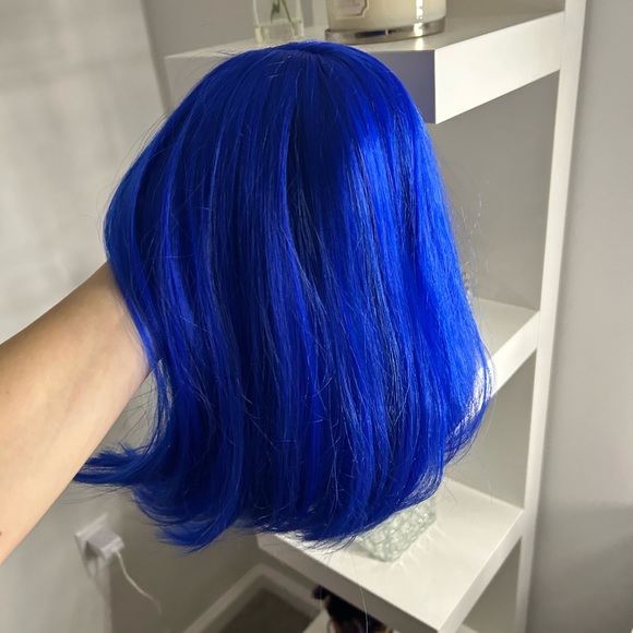 Rosa Star Short Bob Wig with Bangs Straight Synthetic Hair Wigs (Sapphire Blue) - Picture 5 of 6